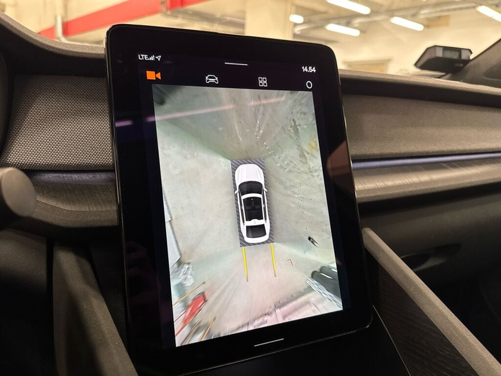 Polestar 2 2021 met.sininen