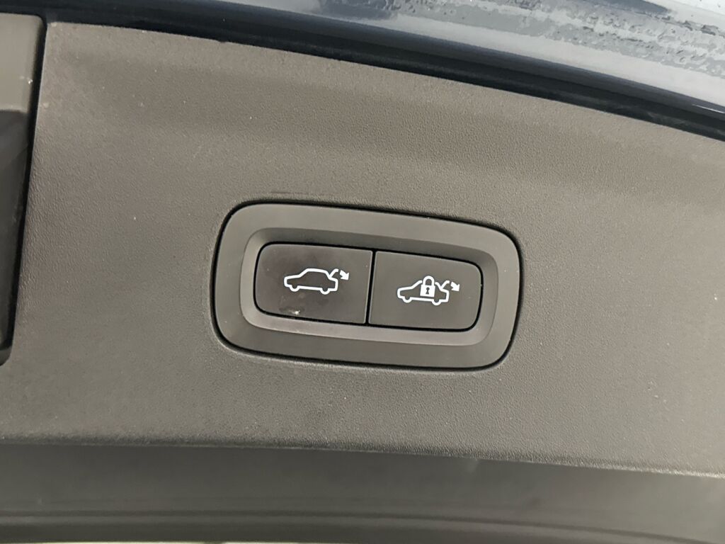 Polestar 2 2021 met.sininen