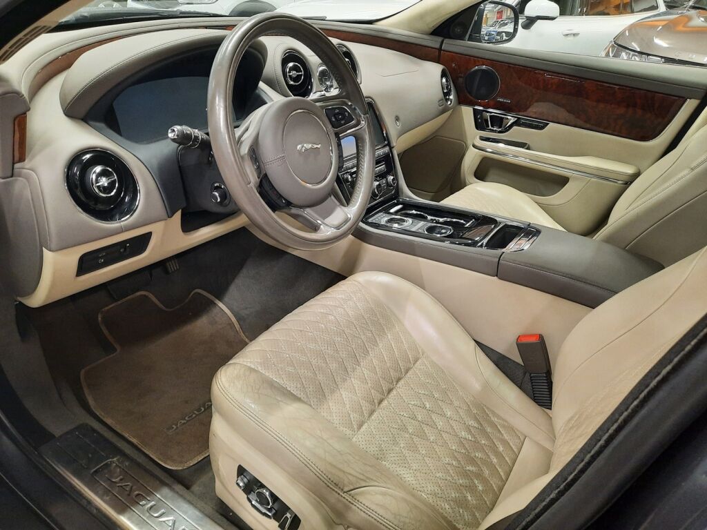 Jaguar XJ 2017 Harmaa