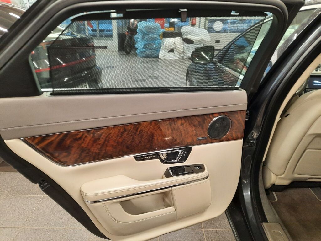 Jaguar XJ 2017 Harmaa