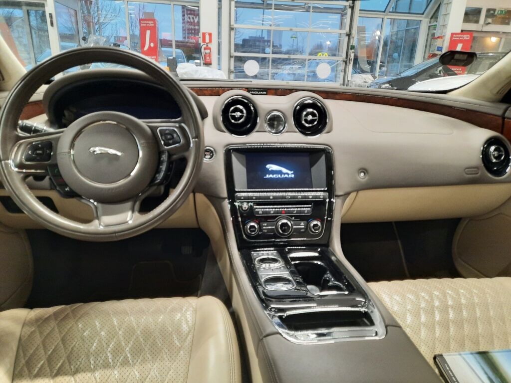 Jaguar XJ 2017 Harmaa
