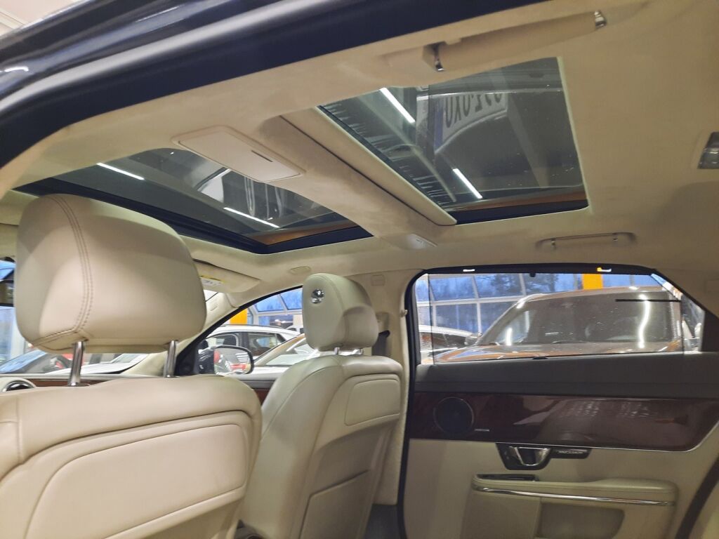 Jaguar XJ 2017 Harmaa