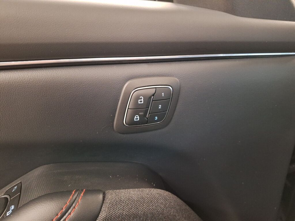 Ford Mustang Mach-E 2022 Musta