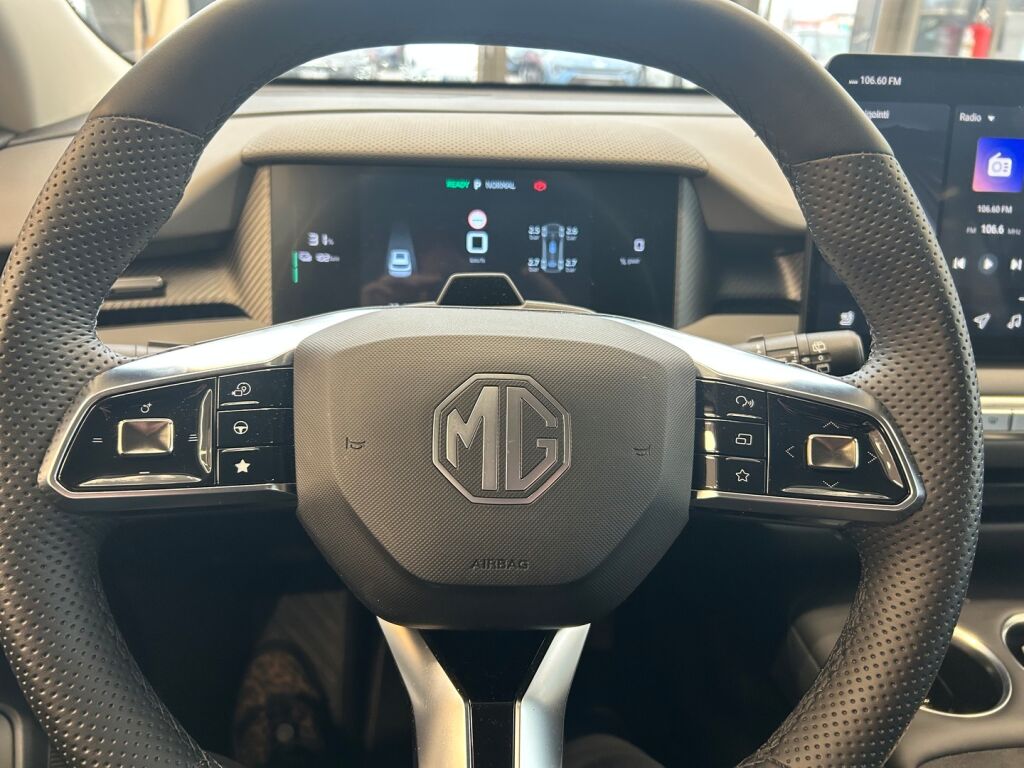 Mg MG5 2025 Musta