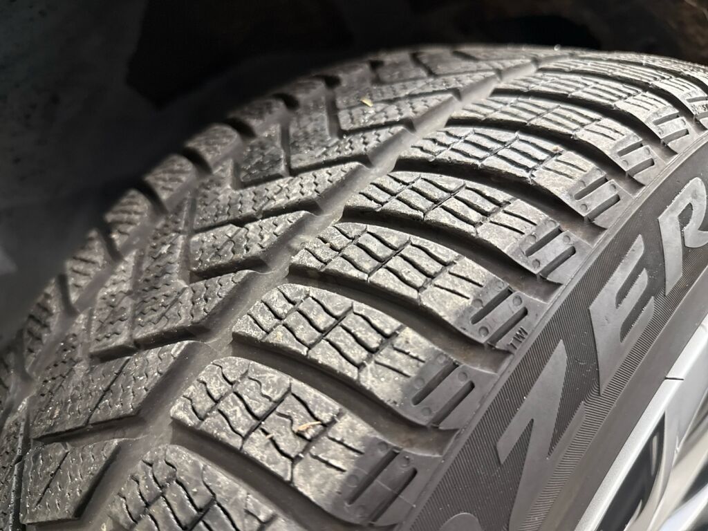 Tesla Model Y 2022 Harmaa