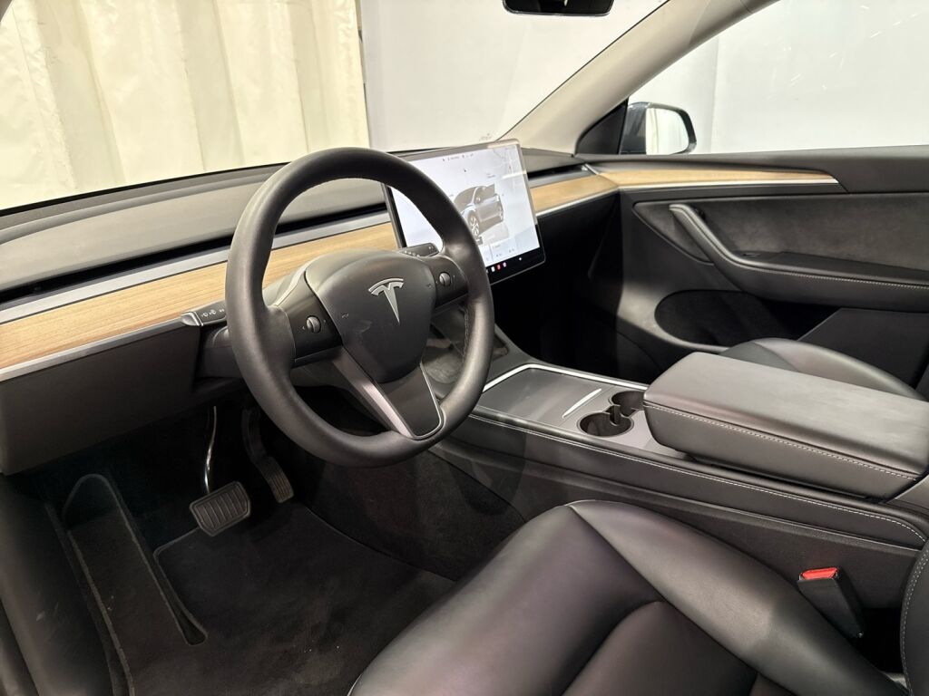 Tesla Model Y 2022 Harmaa