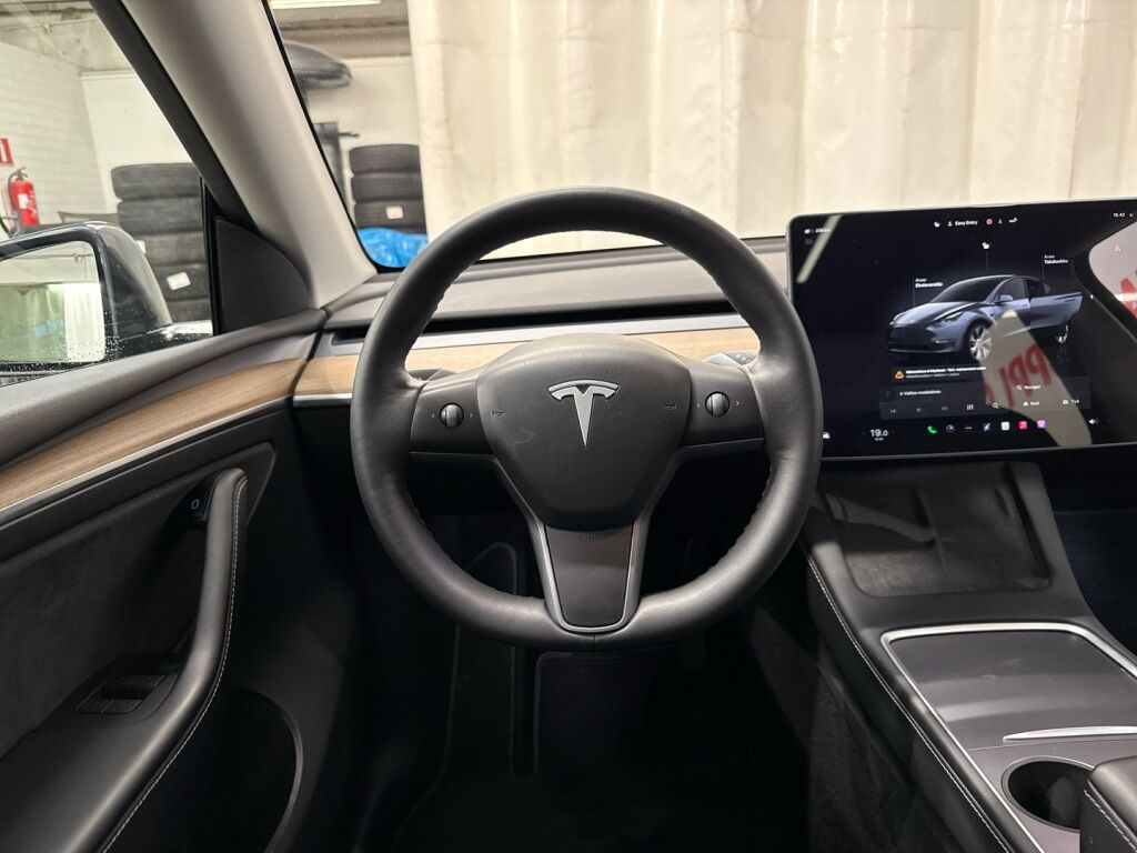 Tesla Model Y 2022 Harmaa