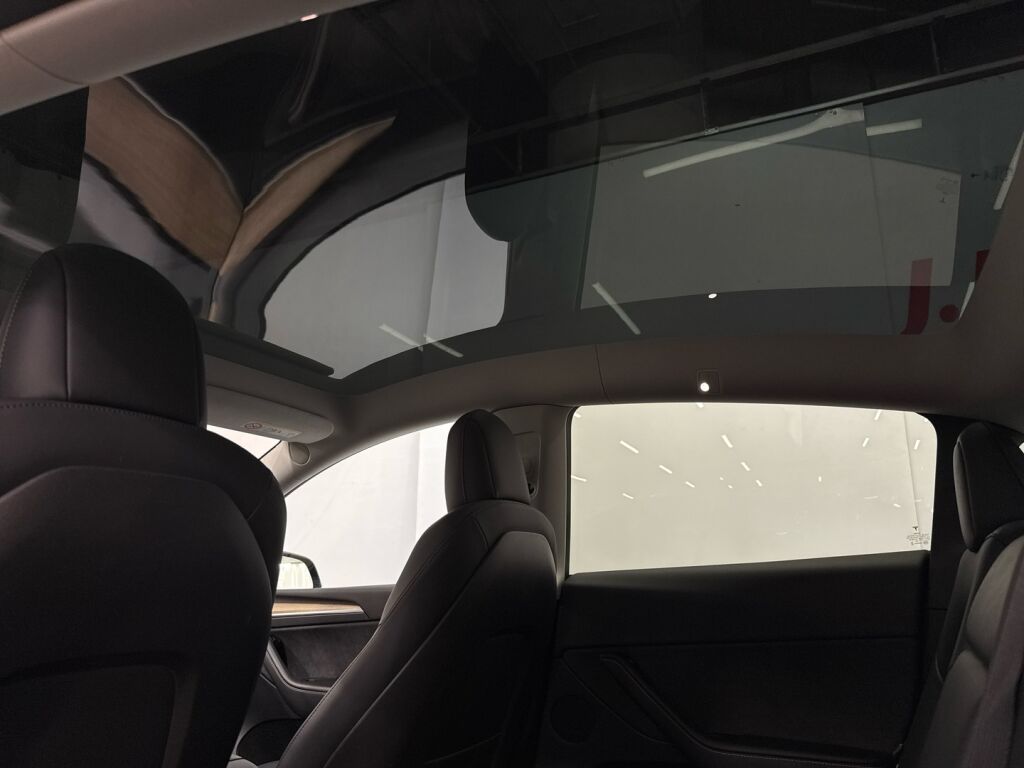 Tesla Model Y 2022 Harmaa