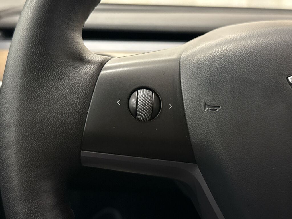 Tesla Model Y 2022 Harmaa