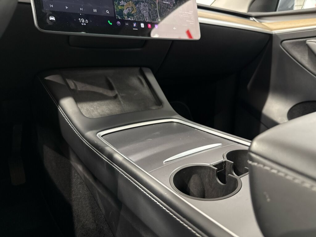 Tesla Model Y 2022 Harmaa
