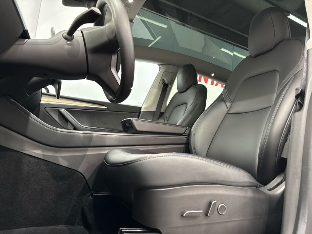 Tesla Model Y 2022 Harmaa