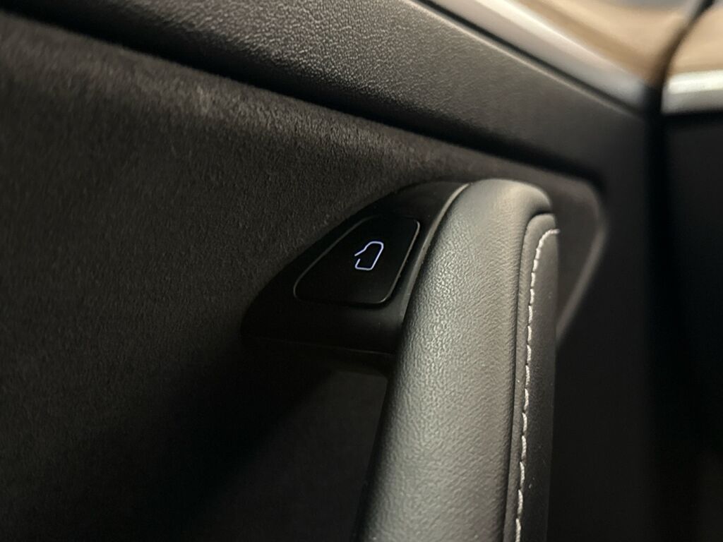 Tesla Model Y 2022 Harmaa