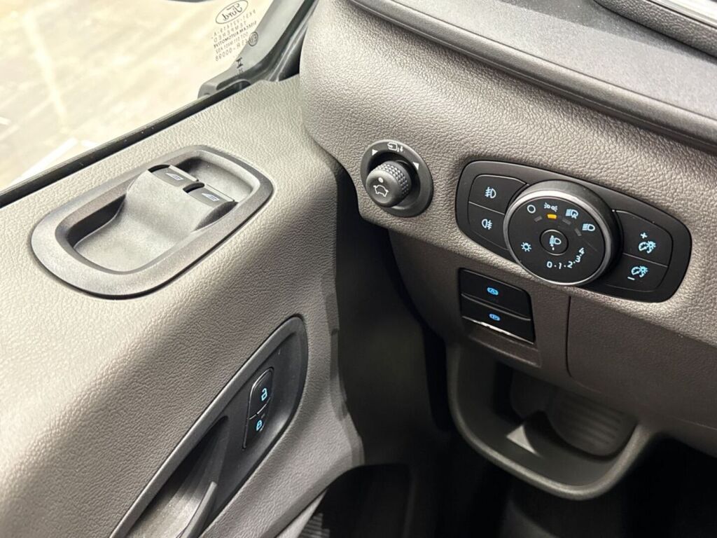 Ford Transit 2026 Frozen White