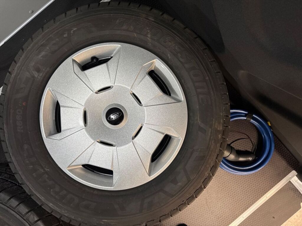 Ford Transit 2026 Frozen White