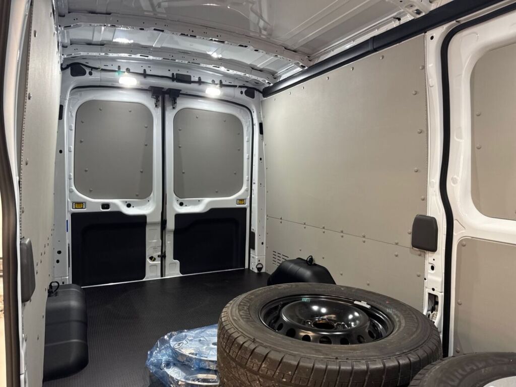 Ford Transit 2026 Frozen White