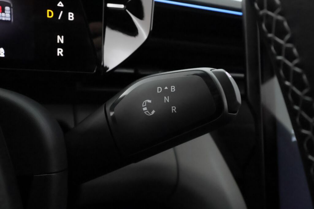 Ford Capri 2025 Musta