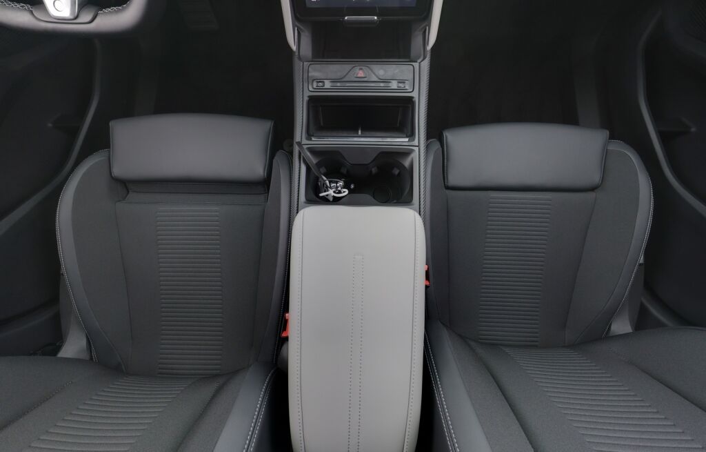 Ford Capri 2025 Musta