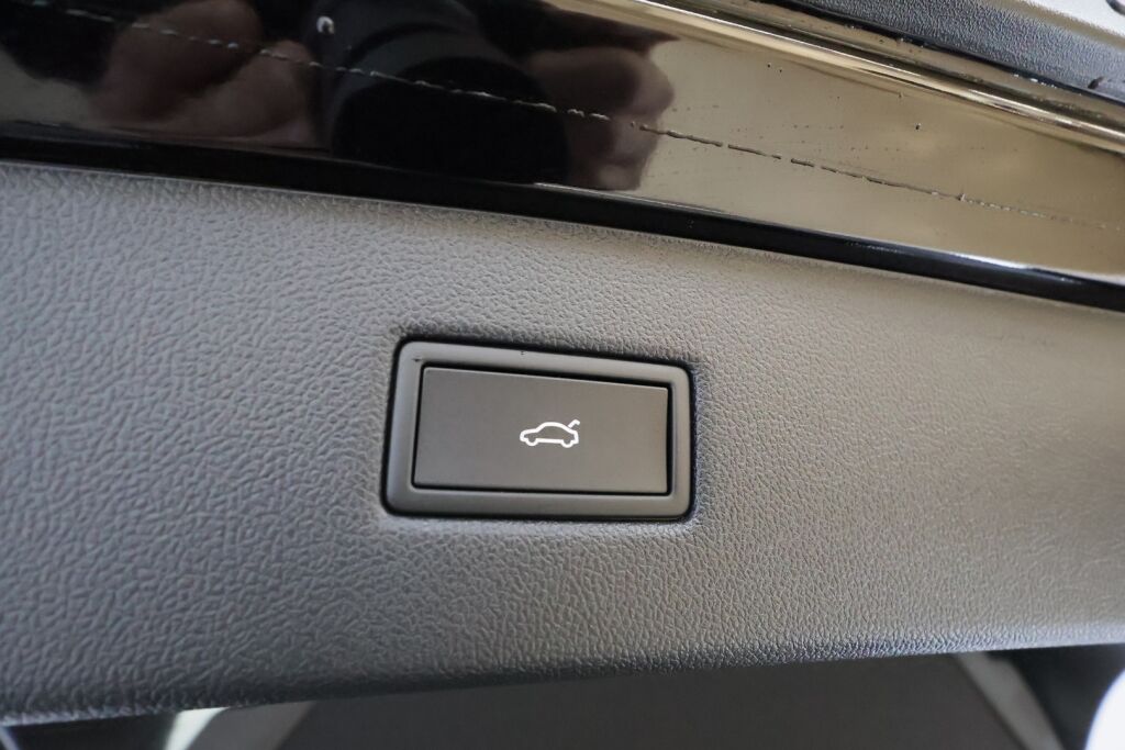 Ford Capri 2025 Musta