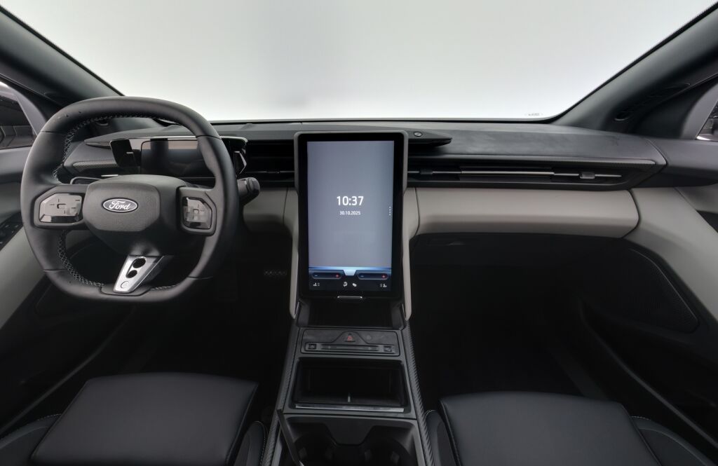 Ford Capri 2025 Musta