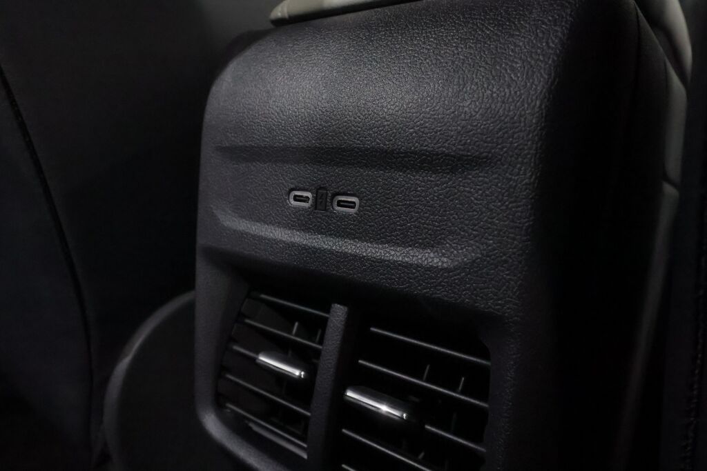 Ford Capri 2025 Musta