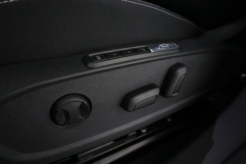 Ford Capri 2025 Musta