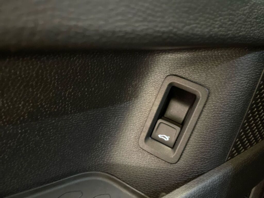Volkswagen ID. Buzz 2023 Valkoinen