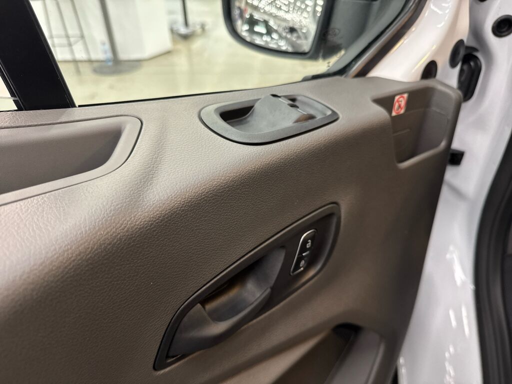 Ford Transit 2025 Frozen White