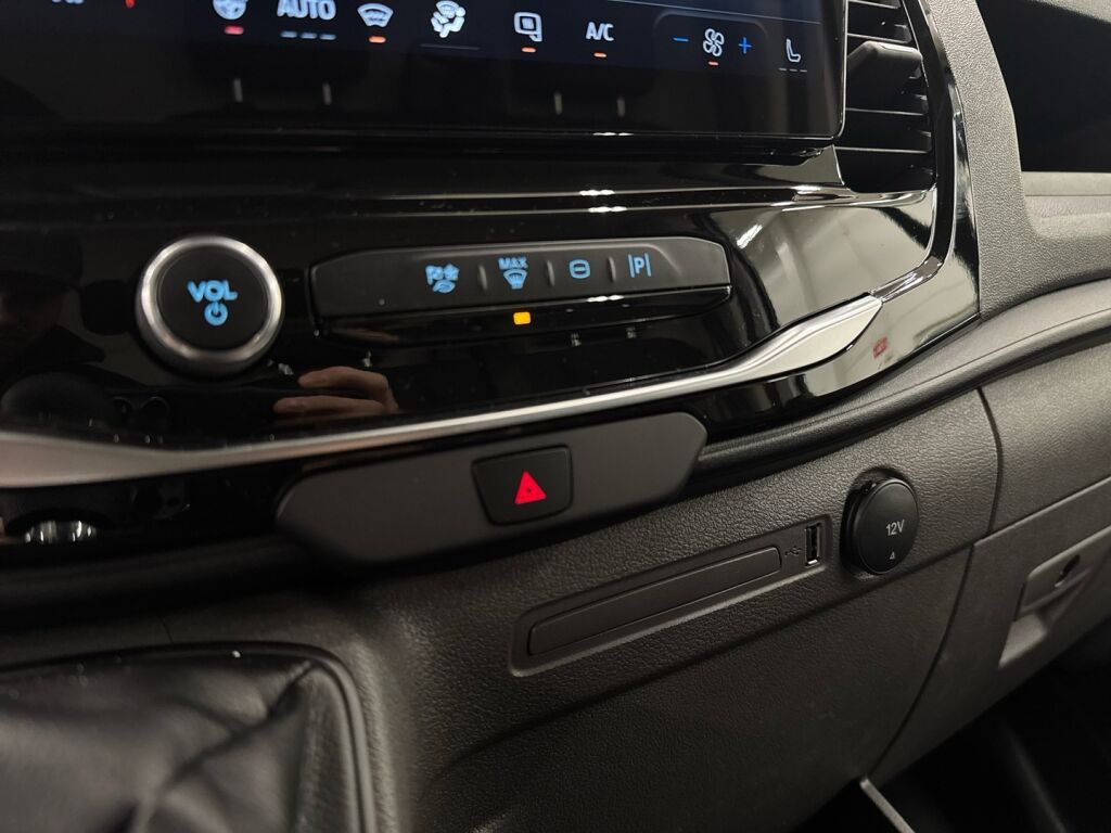 Ford Transit 2025 Frozen White