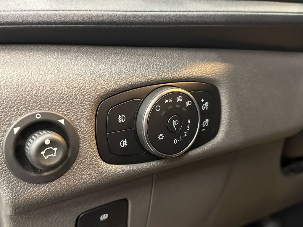 Ford Transit 2025 Frozen White