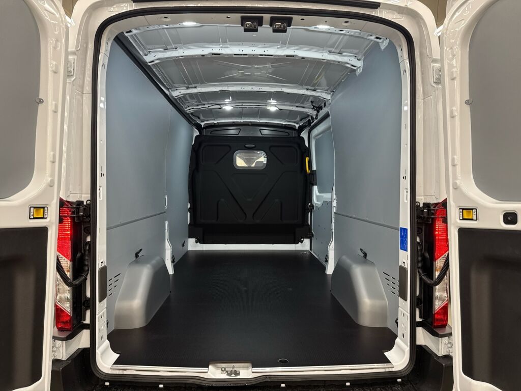 Ford Transit 2025 Frozen White