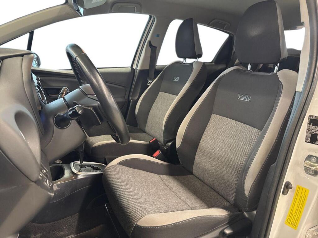 Toyota Yaris 2020 Valkoinen
