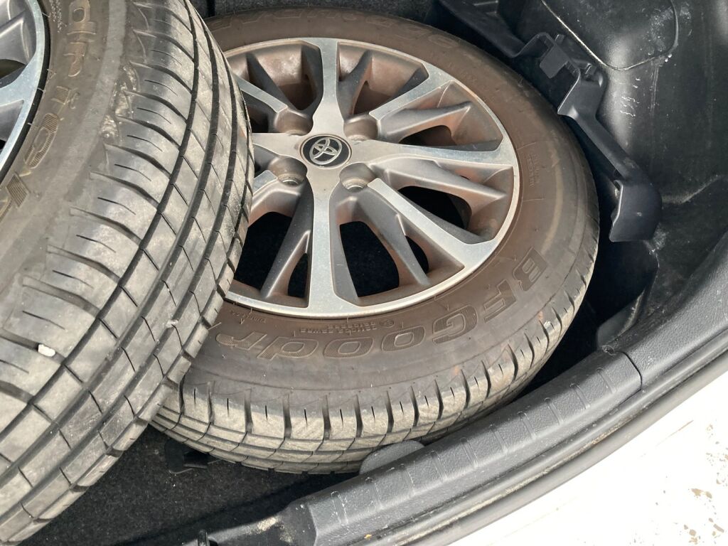 Toyota Yaris 2020 Valkoinen