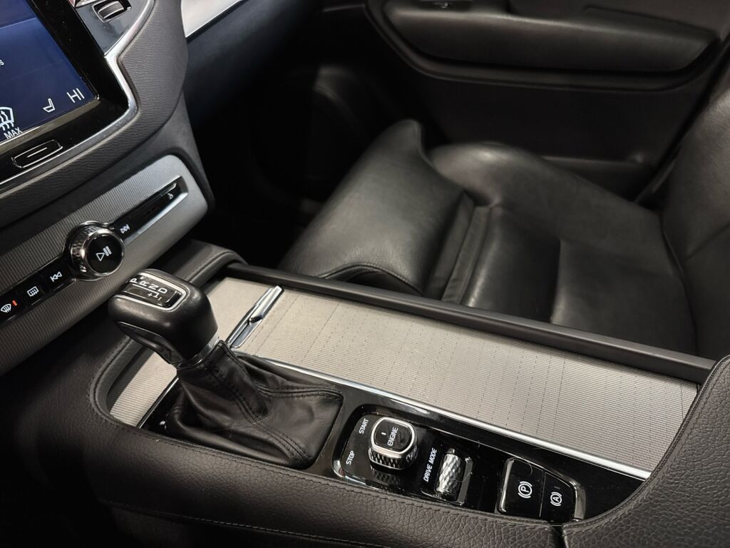 Volvo XC90 2017 Musta