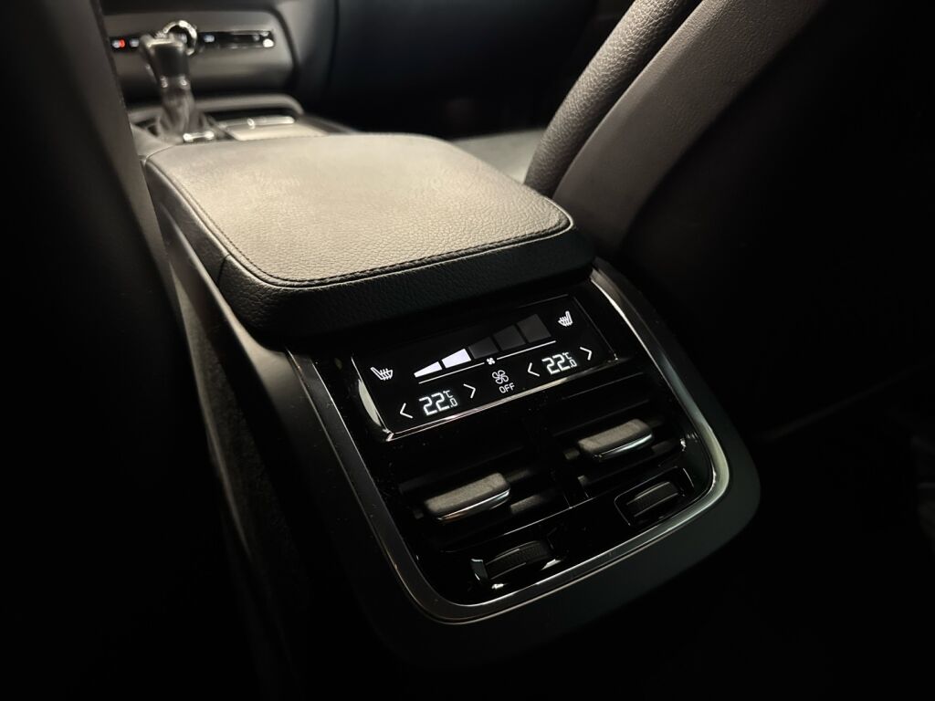 Volvo XC90 2017 Musta