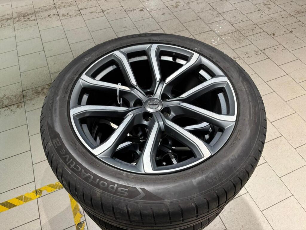 Volvo XC90 2017 Musta