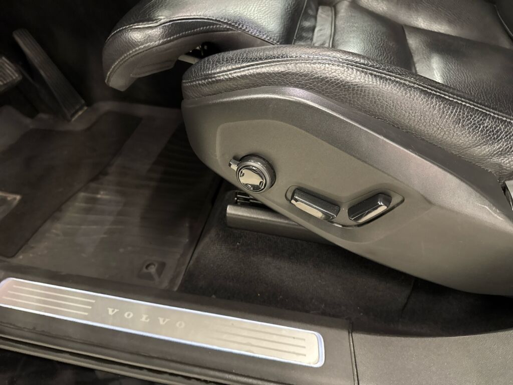 Volvo XC90 2017 Musta