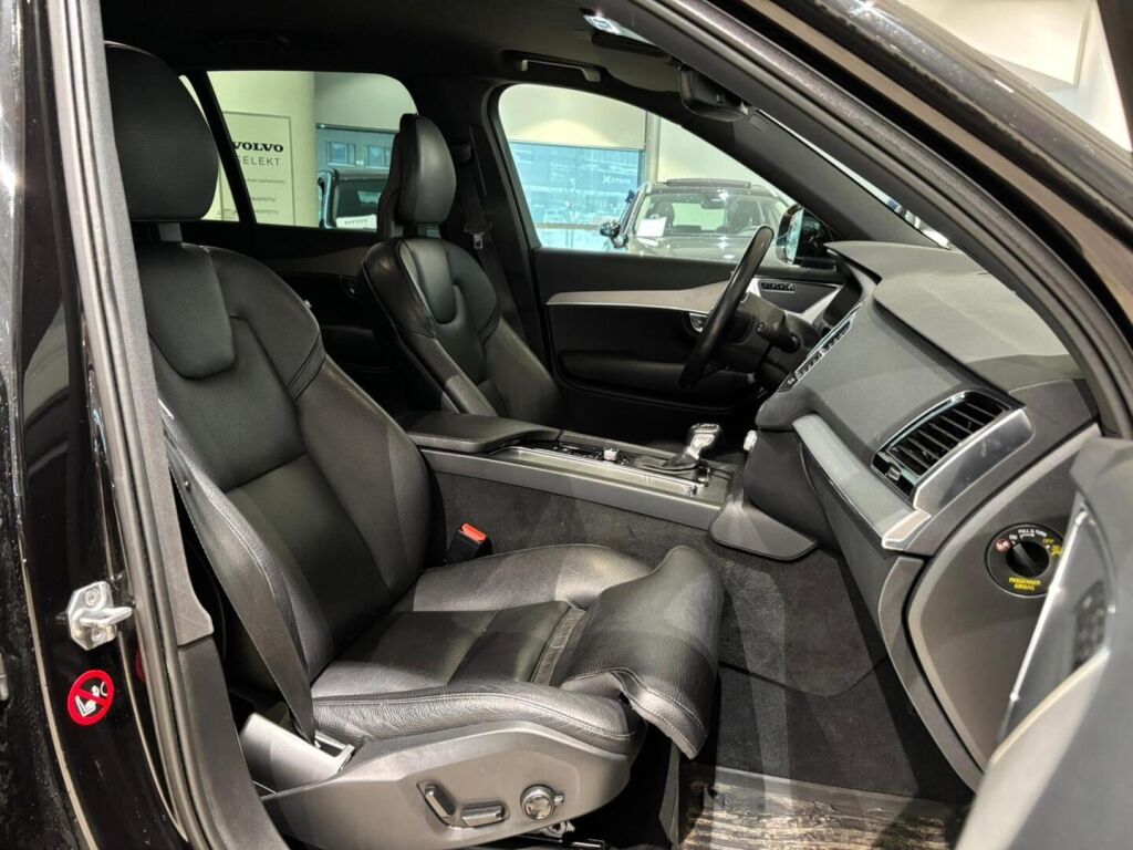 Volvo XC90 2017 Musta
