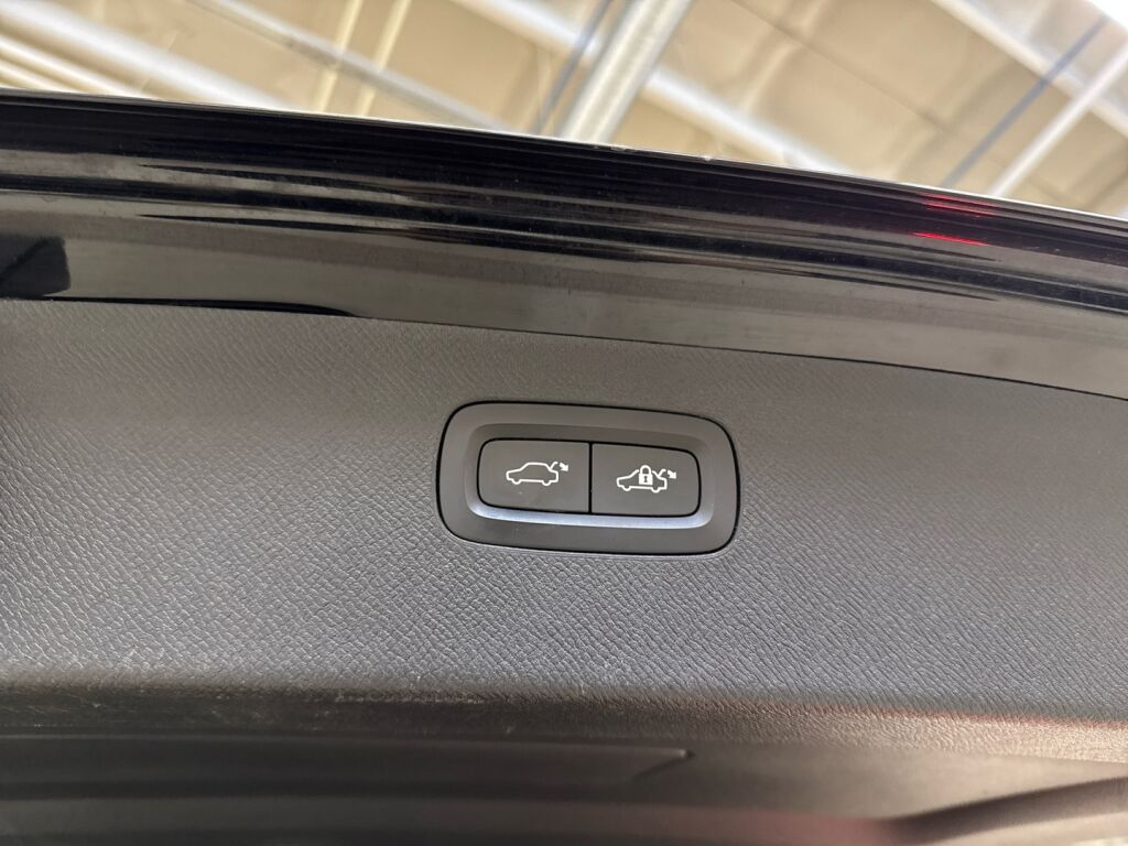 Volvo XC90 2017 Musta