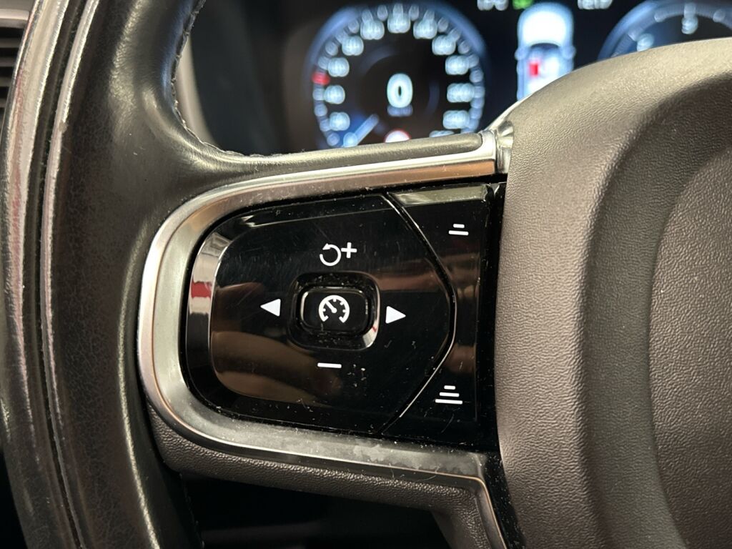 Volvo XC90 2017 Musta