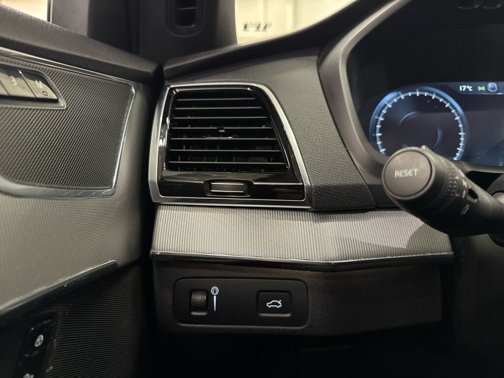 Volvo XC90 2017 Musta