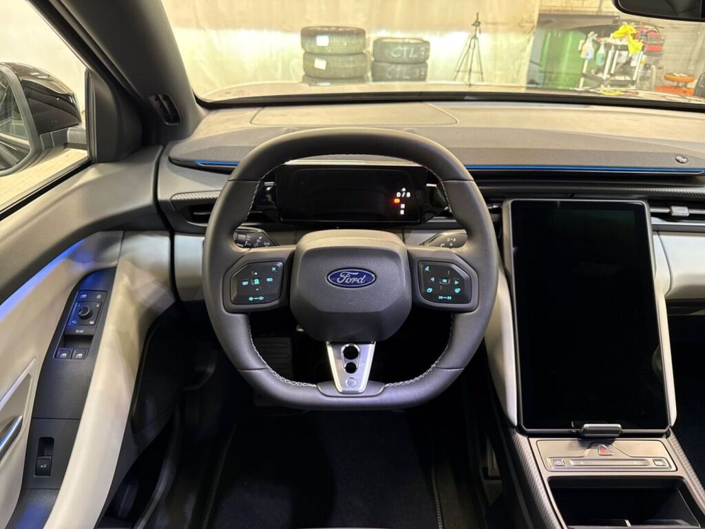 Ford Capri 2026 Musta