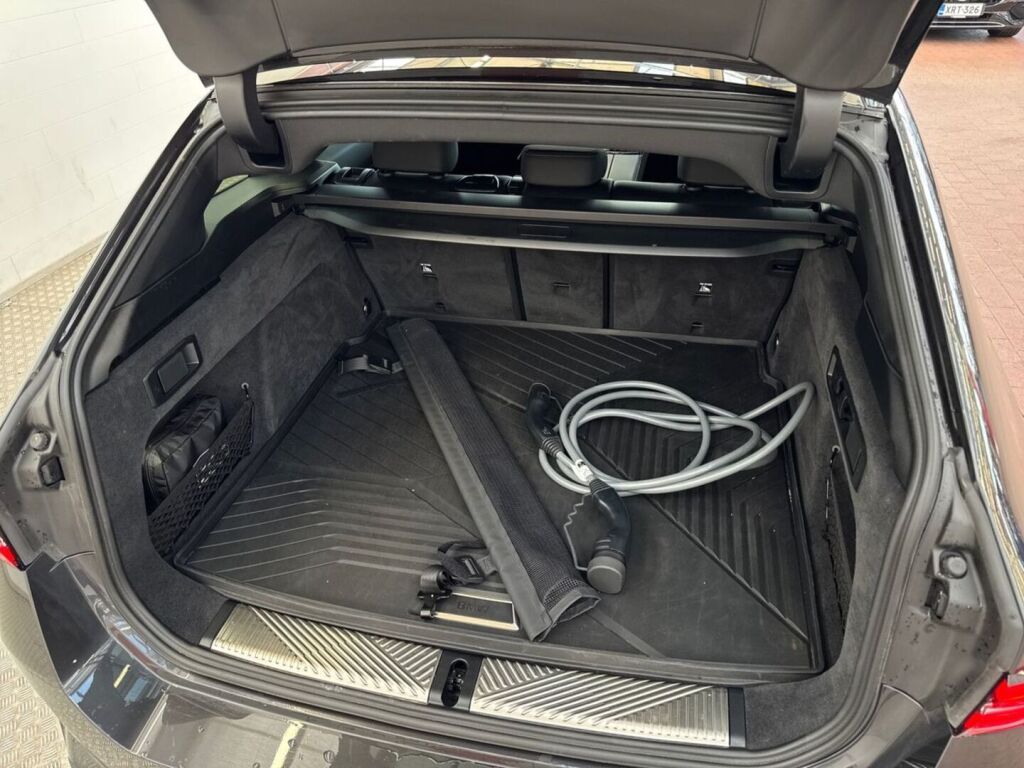 BMW i5 2026 Metalli harmaa