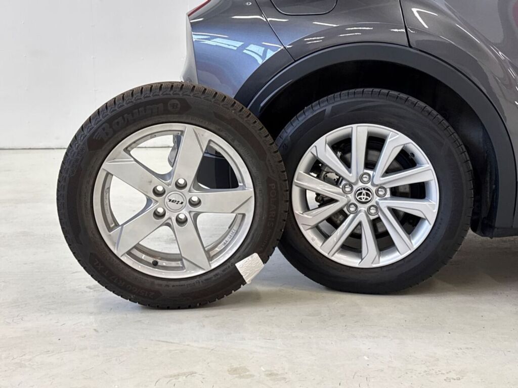 Toyota C-HR 2025 met.harmaa