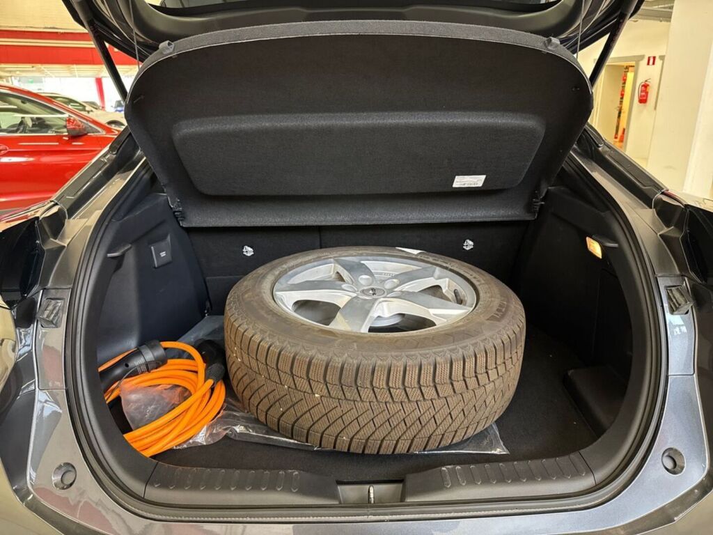 Toyota C-HR 2025 met.harmaa