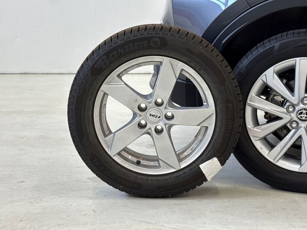 Toyota C-HR 2025 met.harmaa
