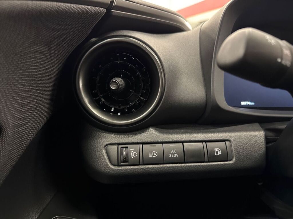 Toyota C-HR 2025 met.harmaa