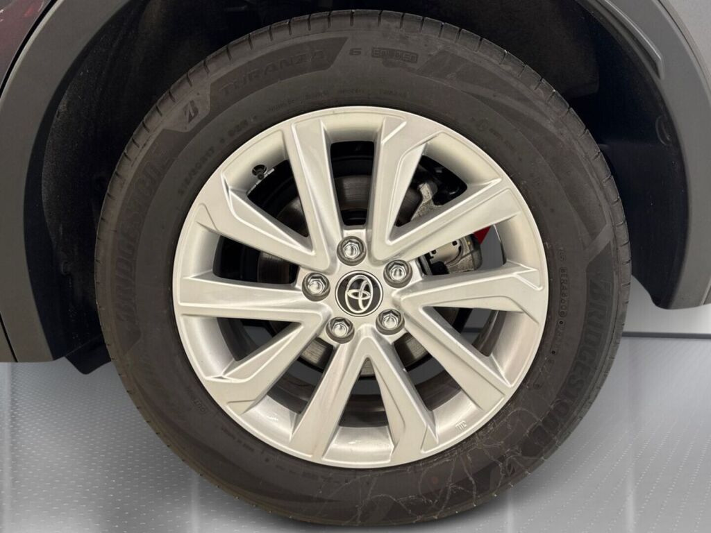 Toyota C-HR 2025 met.harmaa