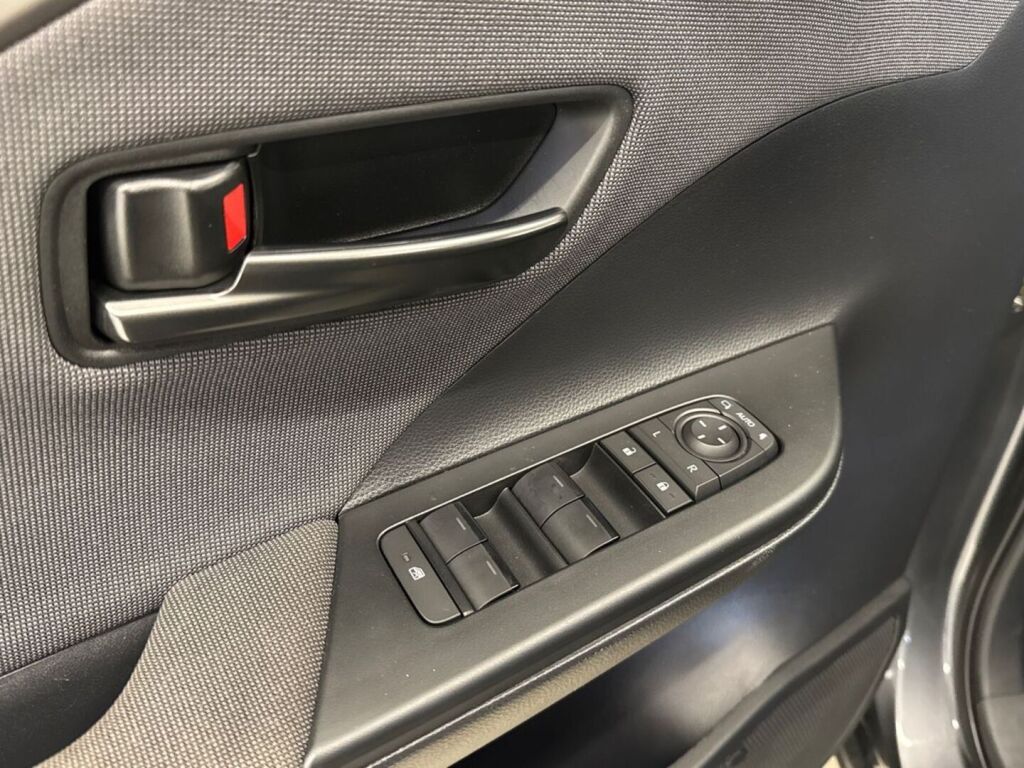 Toyota C-HR 2025 met.harmaa