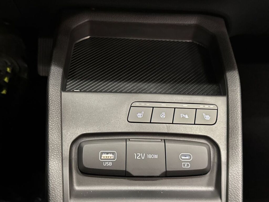 Kia Stonic 2026 Punainen