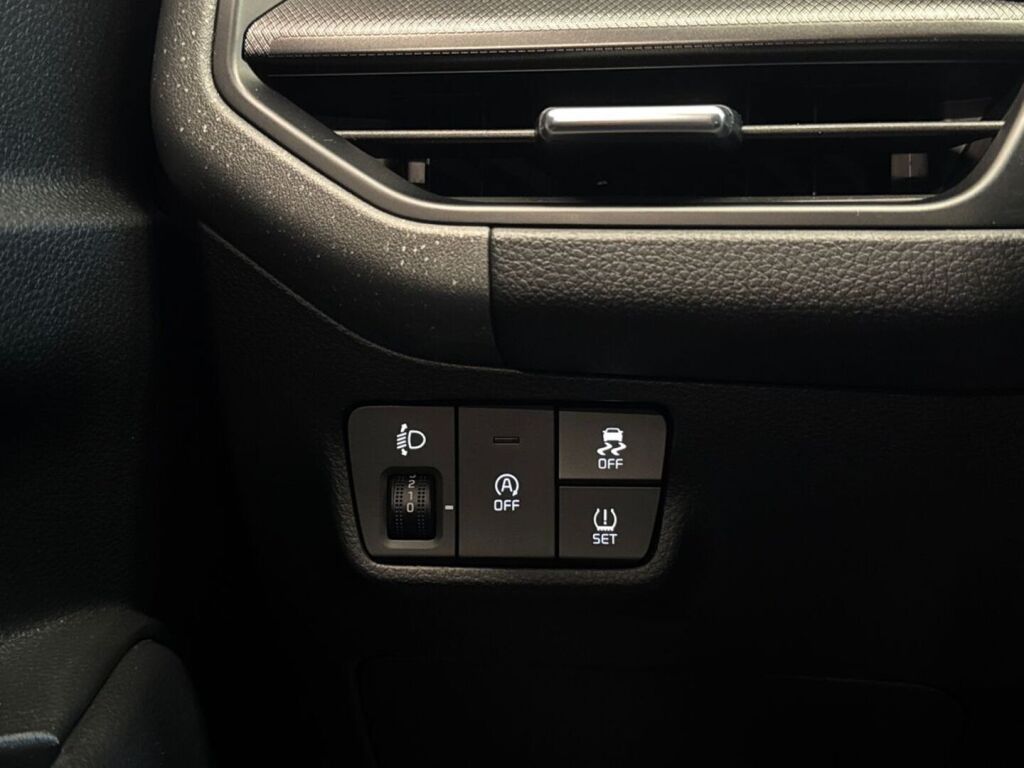 Kia Stonic 2026 Punainen